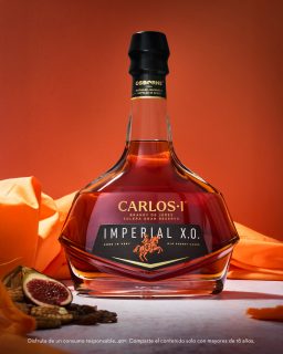 🇪🇸 Nueva imagen. La misma grandeza de siempre.​

Carlos I Imperial se renueva por fuera sin tocar lo que lo hace inconfundible por dentro.​
​
Más presencia. Más carácter. Más Espíritu SINGULAR.​

🇬🇧 A new image. The same greatness as ever.

Carlos I Imperial has been updated on the outside, but what makes it unmistakeable on the inside remains exactly the same. 

Greater presence.  More character.  More SINGULAR Spirit.​

#BrandyCarlosl #Carlos #BrandyDeJerez #Osborne